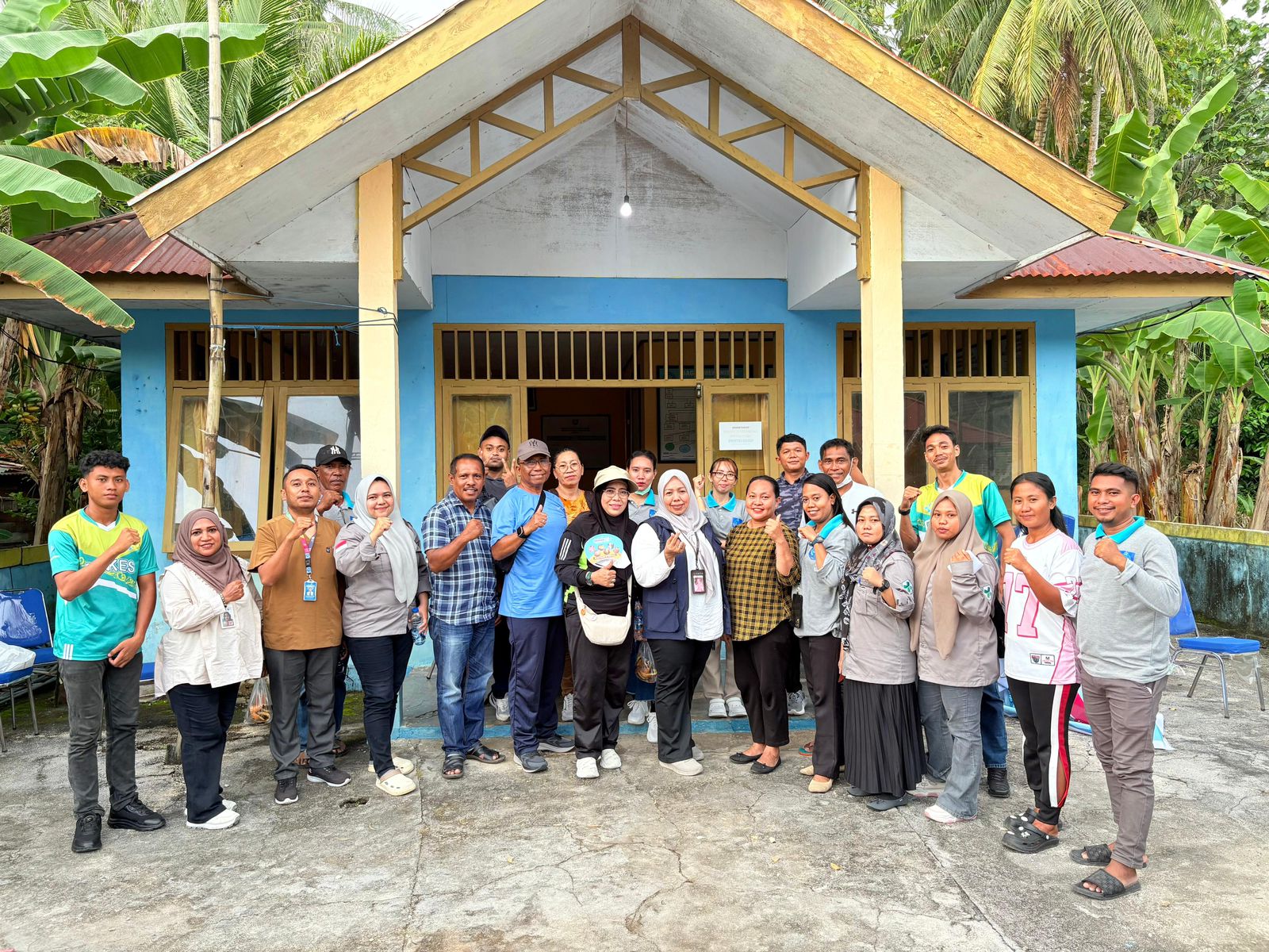 Kepala Dinas Kesehatan Kota Ternate, turun langsung melakukan Pemeriksaan Kesehatan Gratis (PKG) bersama tim PKM Perawatan Mayau.